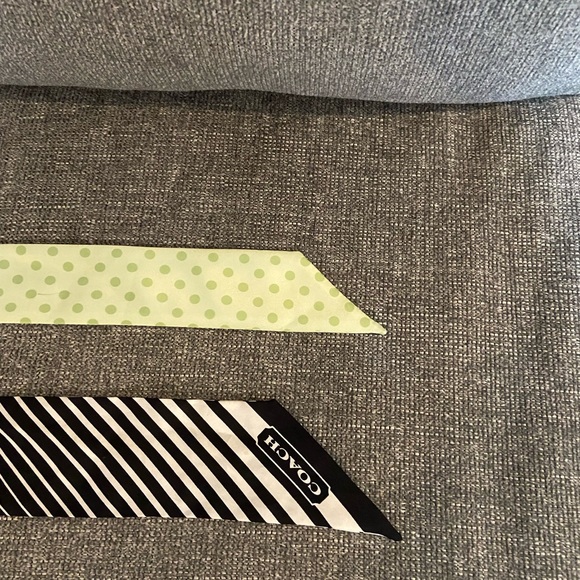 Beautiful Coach Twill Scarf! - Picture 2 of 6
